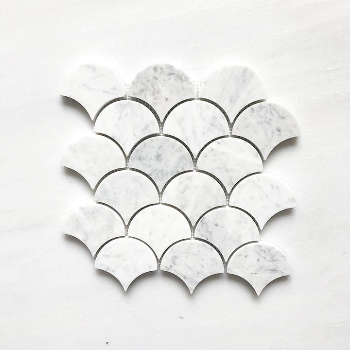 CARRARA BIANCO FAN SHAPE - FISH SCALE